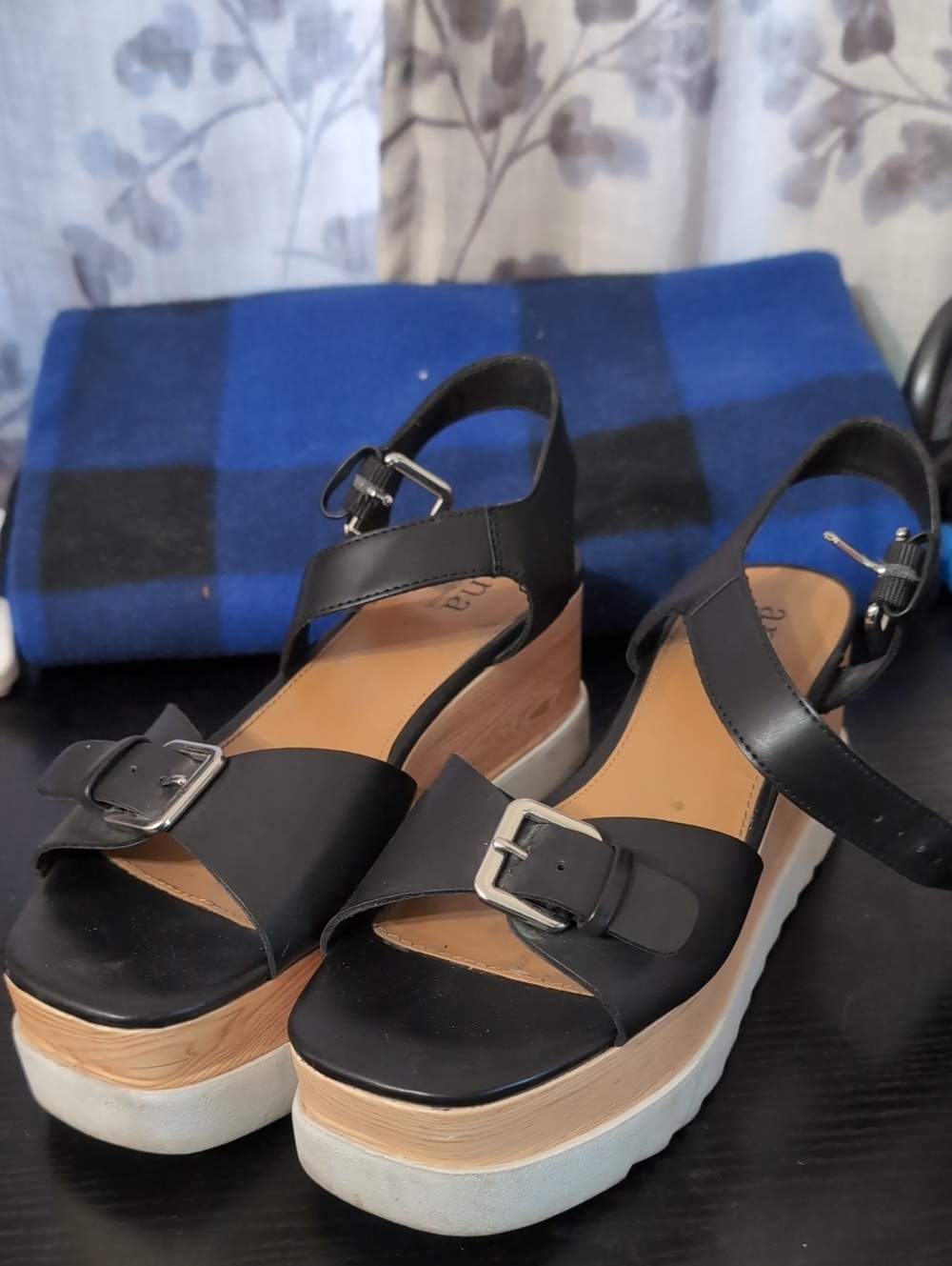 a.n.a Black Platform Sandals with Wood-Effect Midsole